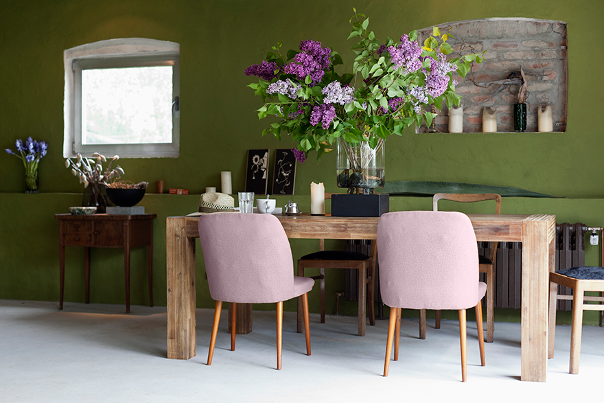 Dining room featuring a contrasting color palette.